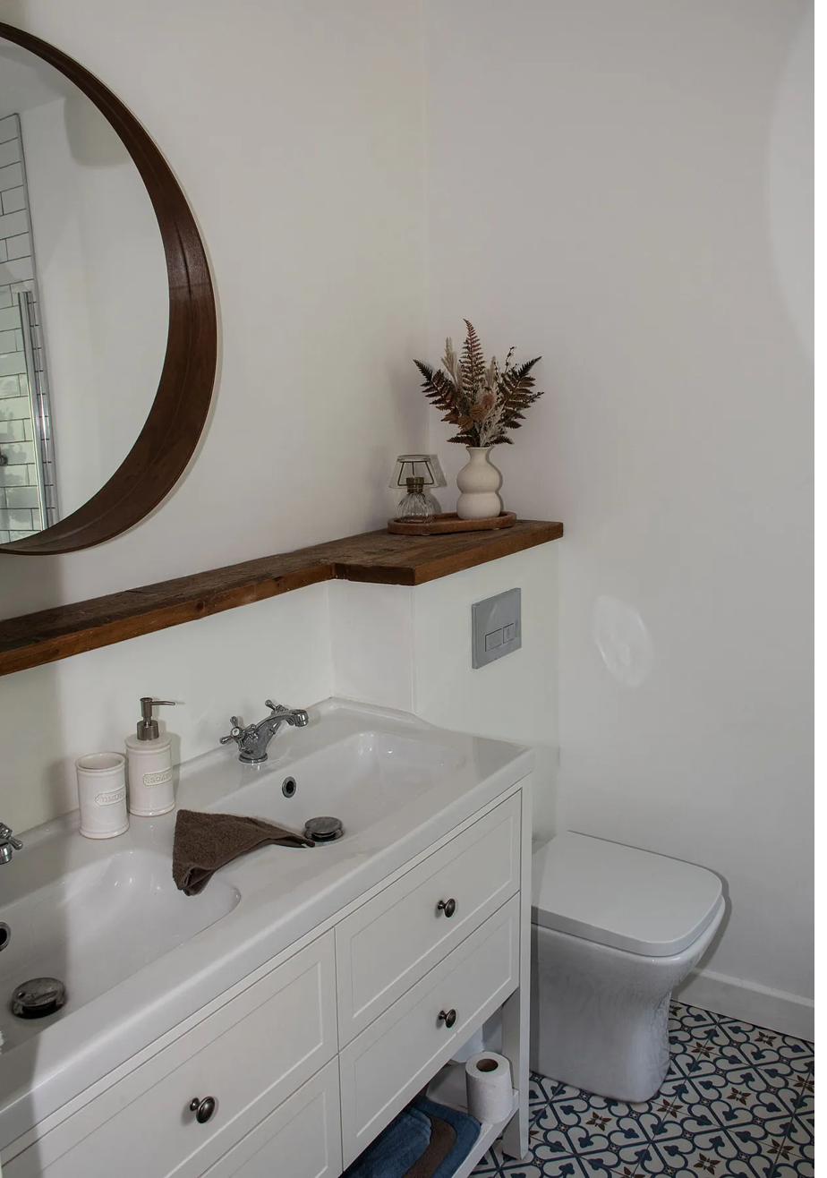 Guest bathroom vanity and basin